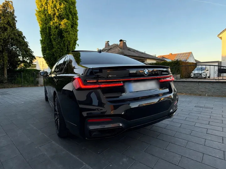 BMW 745