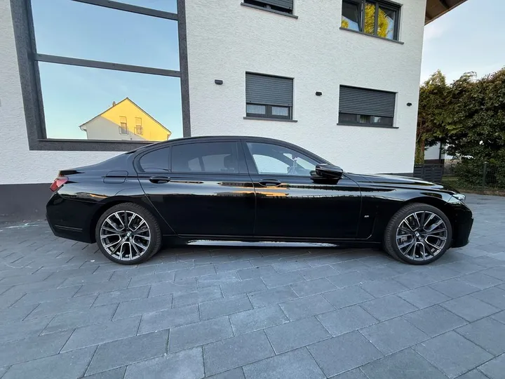 BMW 745