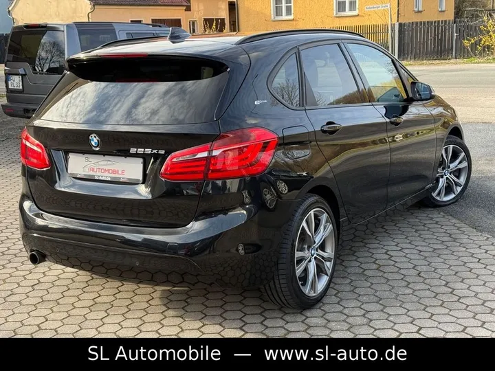 BMW 225