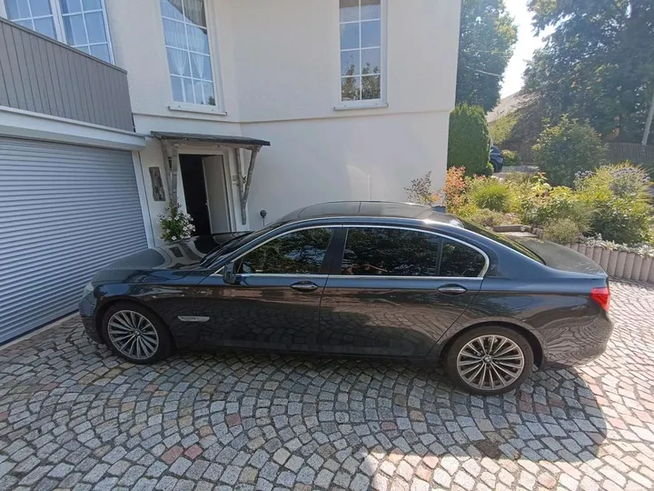 BMW 730