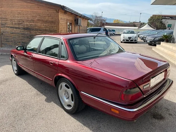 Jaguar XJ