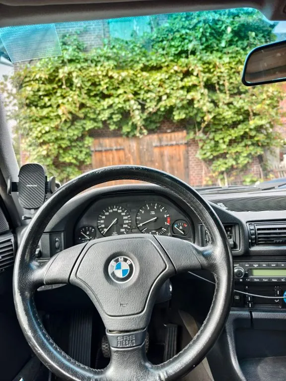 BMW 525
