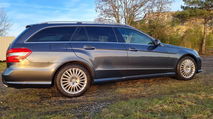 Mercedes-Benz E 200