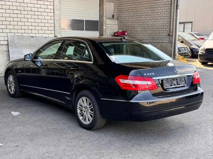 Mercedes-Benz E 220