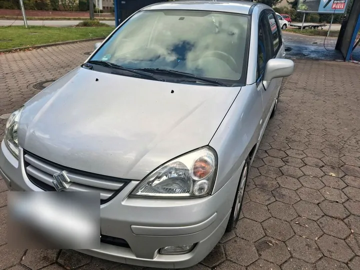 Suzuki Liana