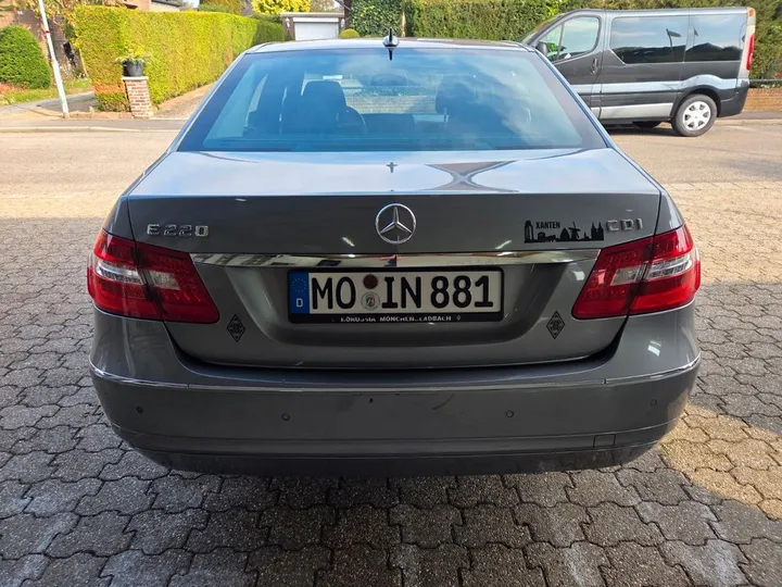 Mercedes-Benz E 220