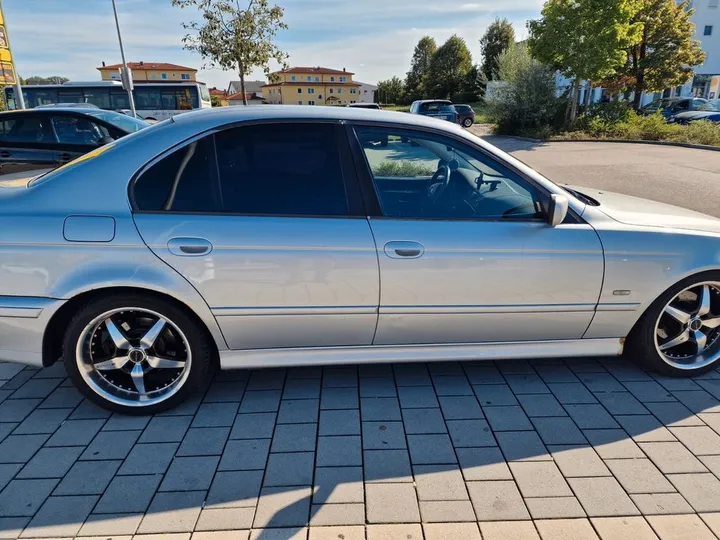 BMW 525