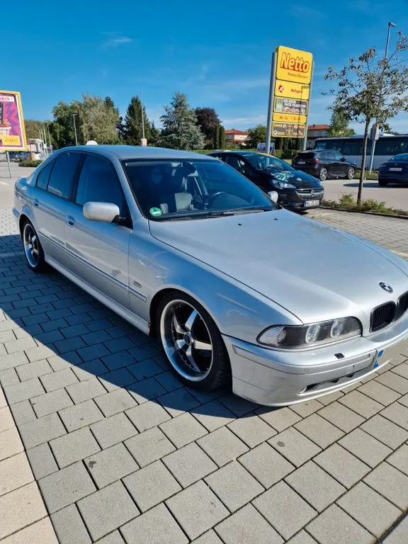 BMW 525