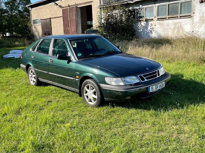 Saab 900