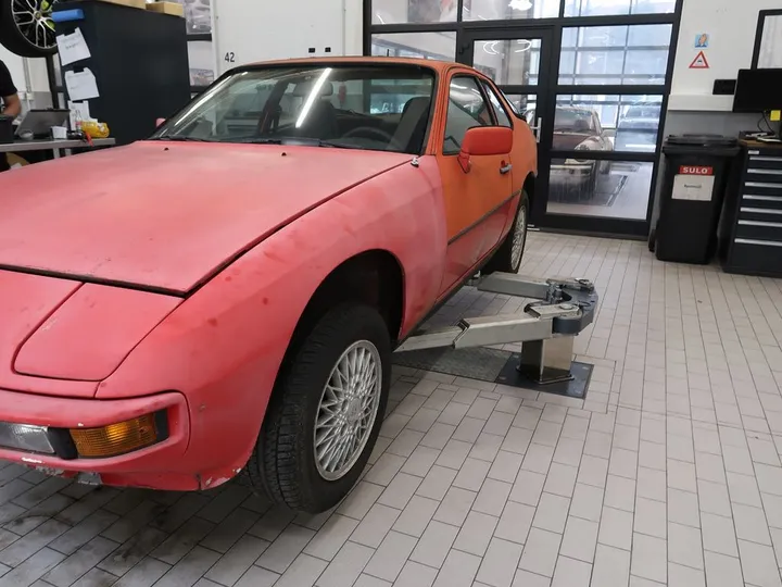 Porsche 944