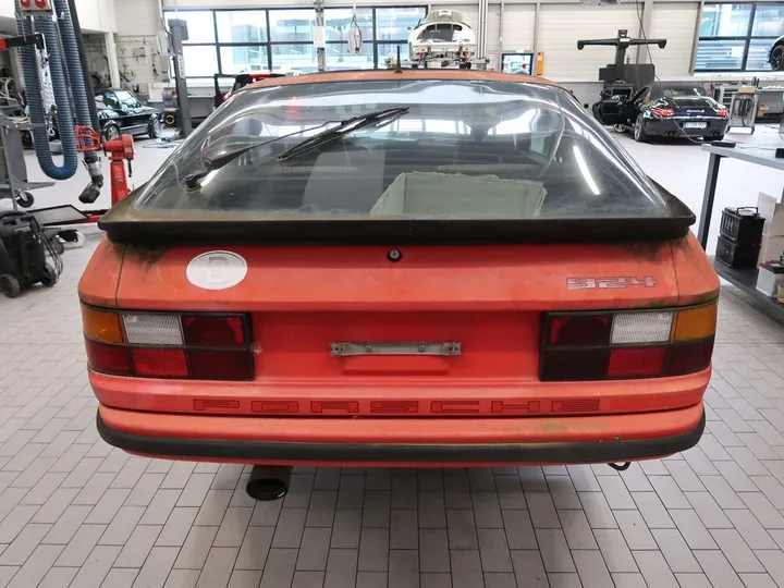 Porsche 944
