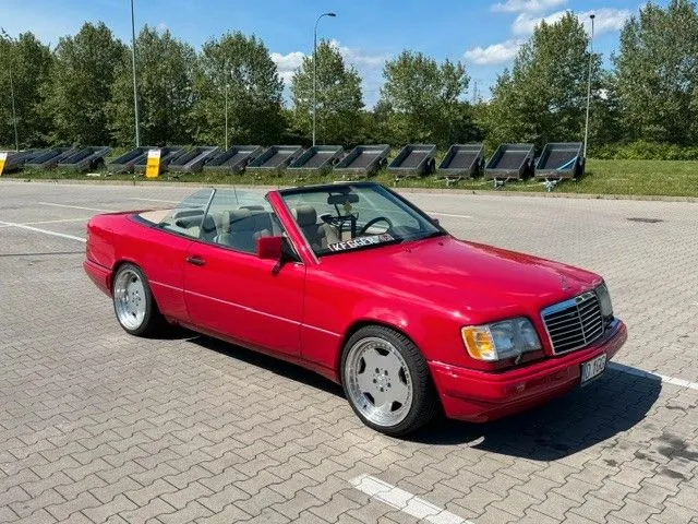 Mercedes-Benz E 320