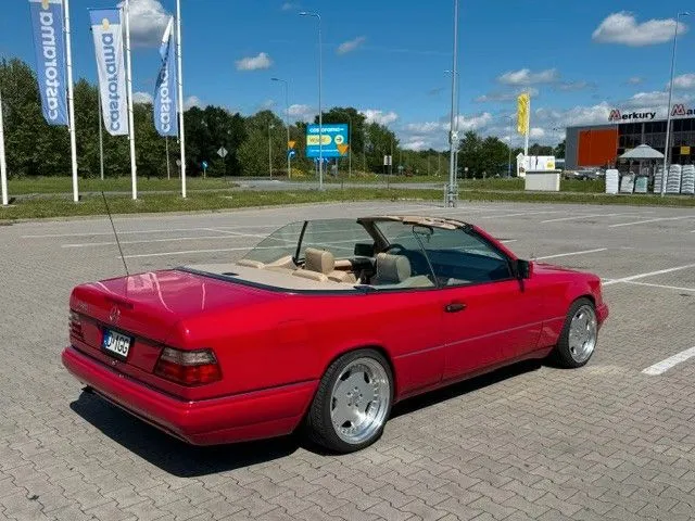 Mercedes-Benz E 320
