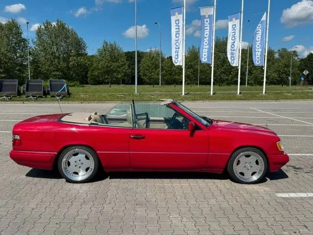 Mercedes-Benz E 320