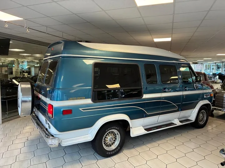 Chevrolet Chevy Van