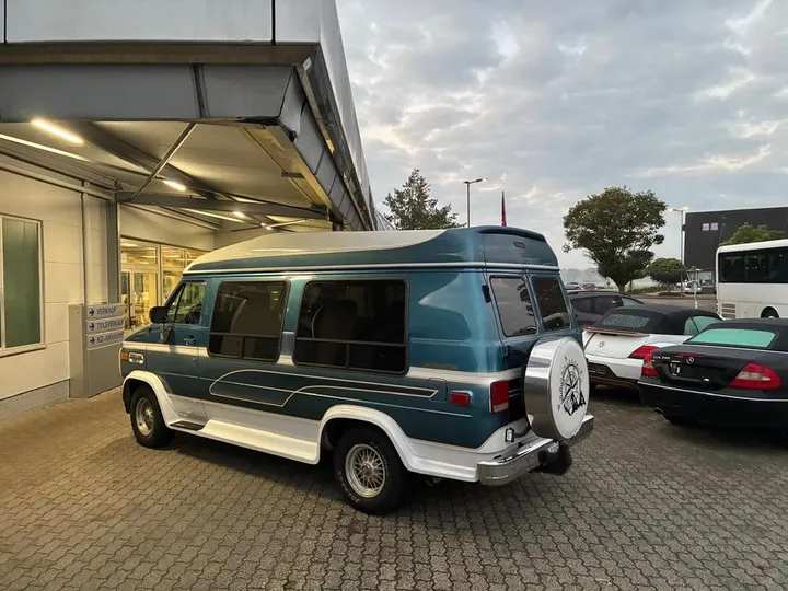 Chevrolet Chevy Van