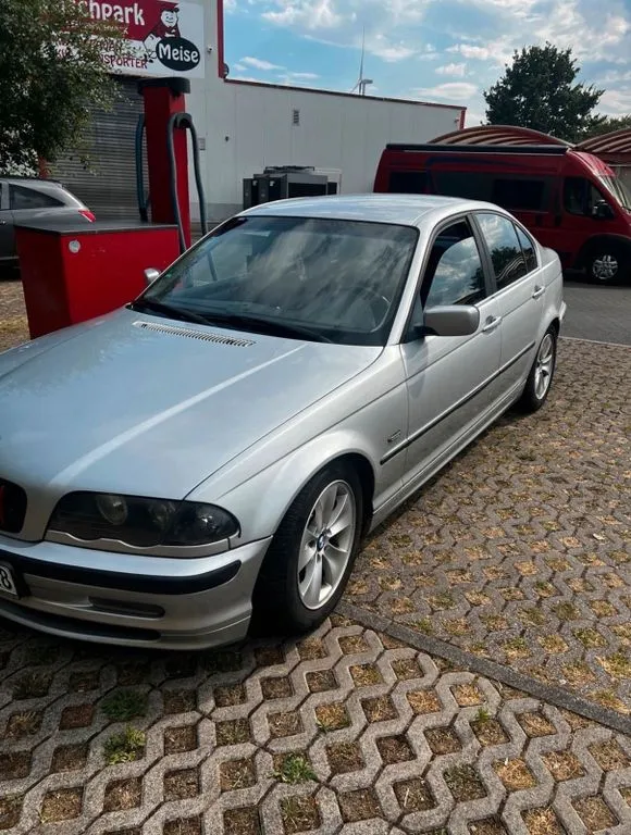 BMW 320