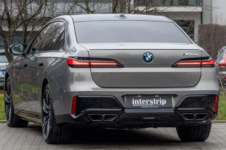 BMW M760