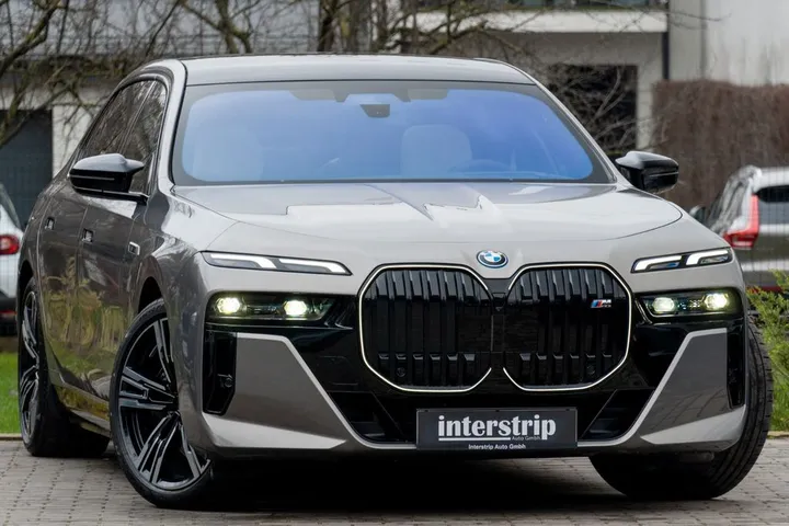 BMW M760