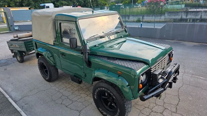 Land Rover Defender