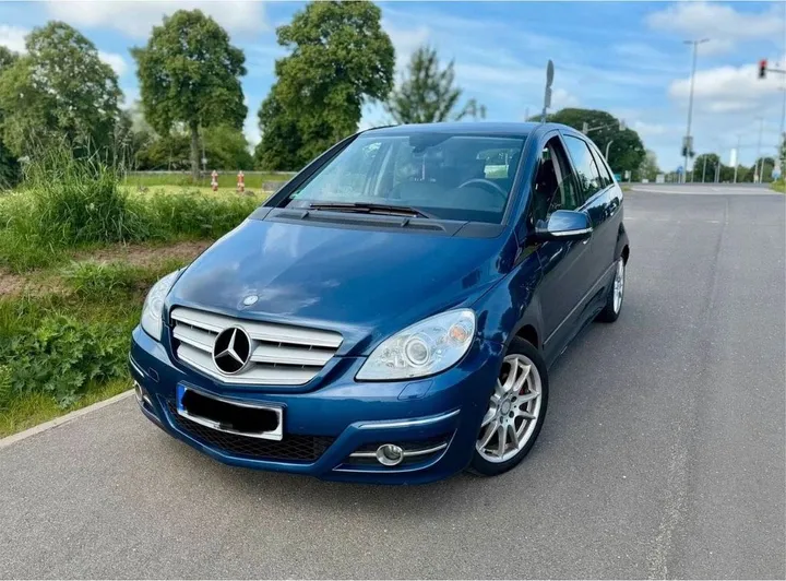 Mercedes-Benz B 200