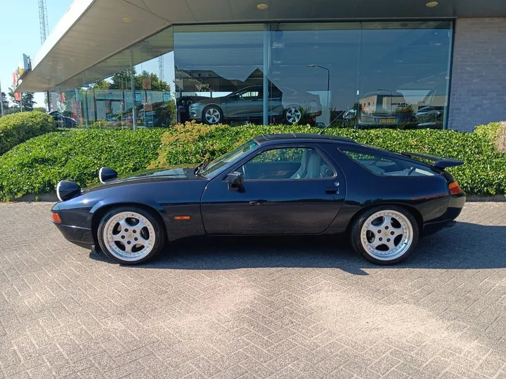 Porsche 928
