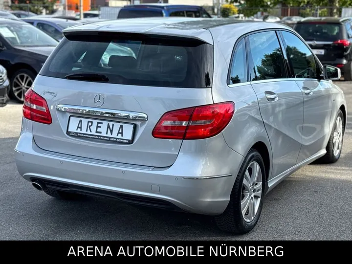 Mercedes-Benz B 200