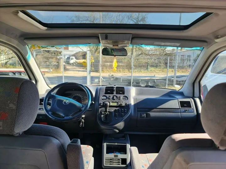 Mercedes-Benz V 220