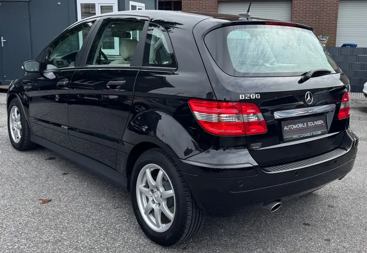 Mercedes-Benz B 200
