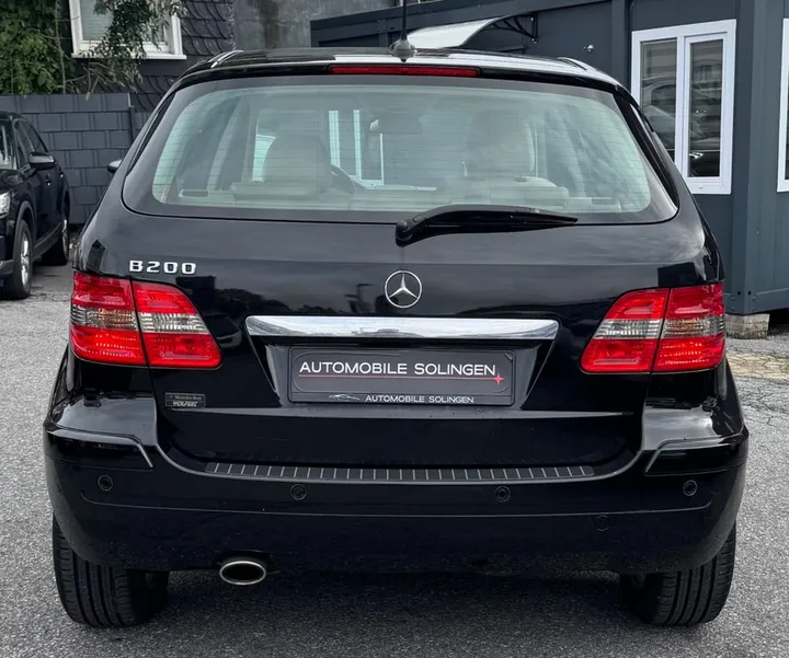 Mercedes-Benz B 200