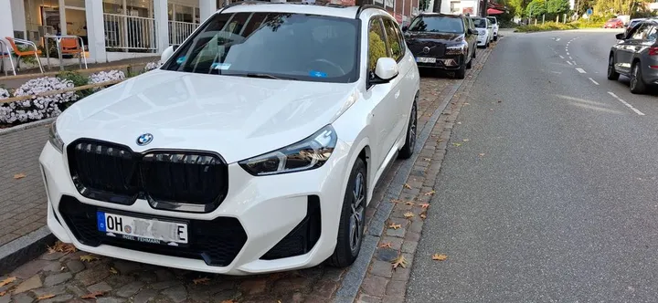 BMW iX1