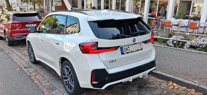 BMW iX1