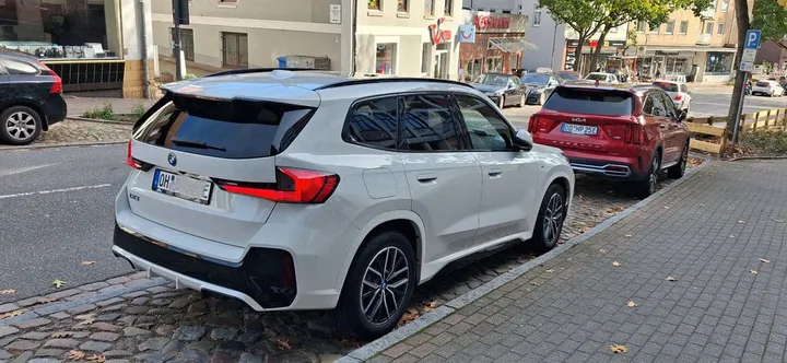 BMW iX1