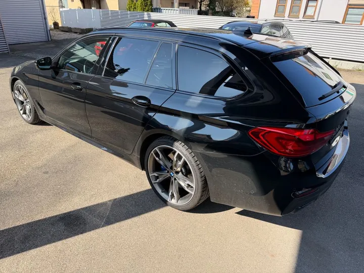 BMW M550