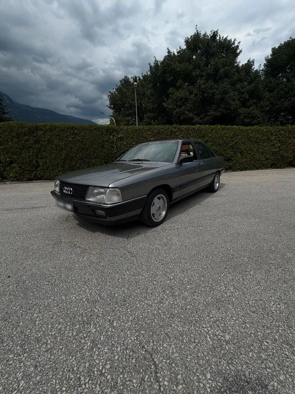 Audi 100