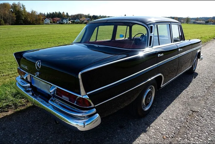 Mercedes-Benz 300