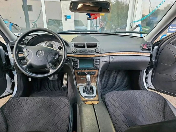 Mercedes-Benz E 320