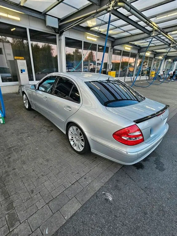 Mercedes-Benz E 320