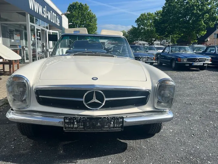 Mercedes-Benz SL 230