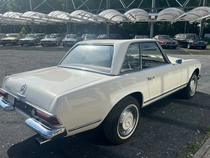 Mercedes-Benz SL 230