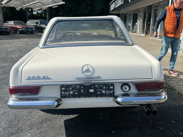 Mercedes-Benz SL 230