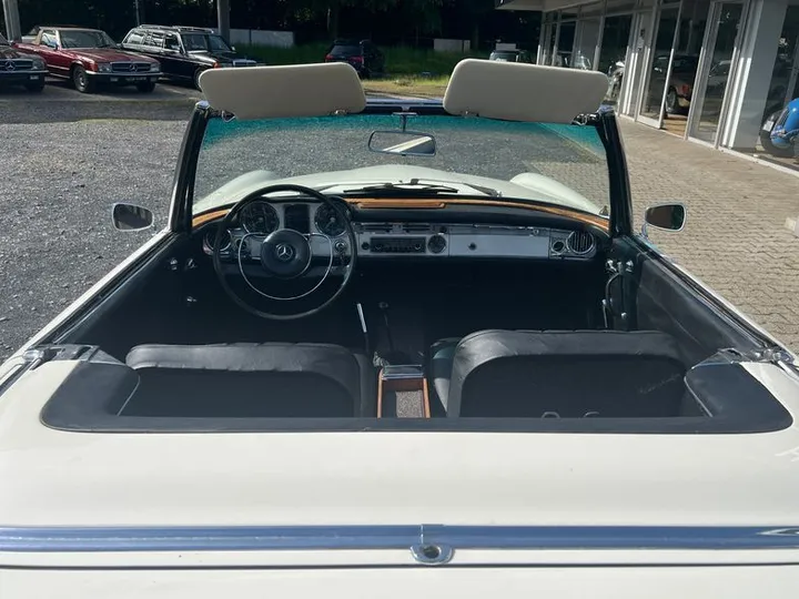 Mercedes-Benz SL 230