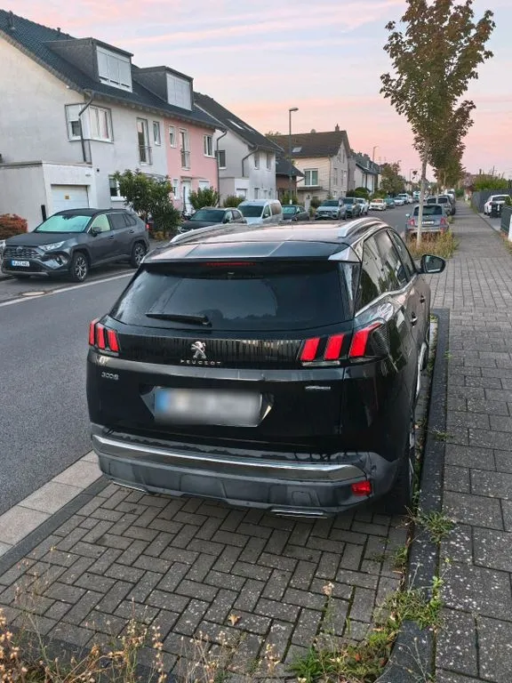 Peugeot e-3008