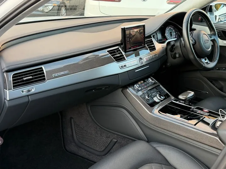 Audi S8