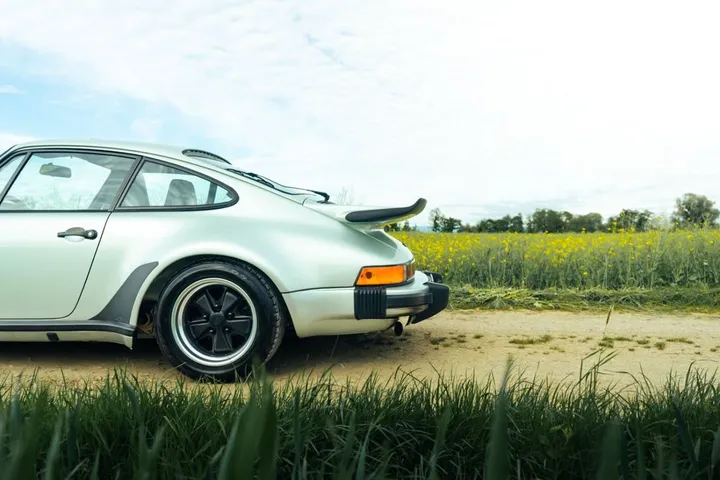 Porsche 930