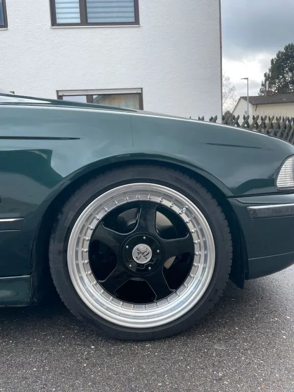 BMW 523
