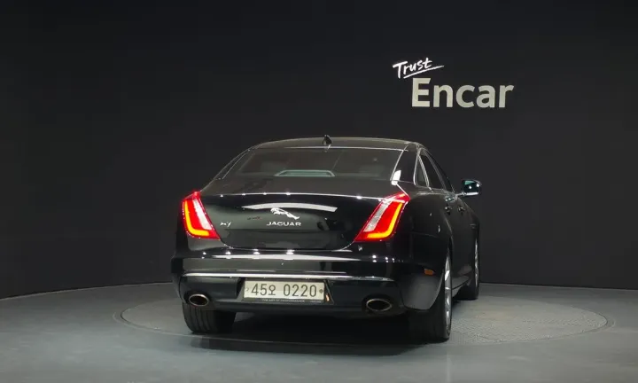 Jaguar XJ