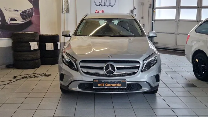 Mercedes-Benz GLA 200