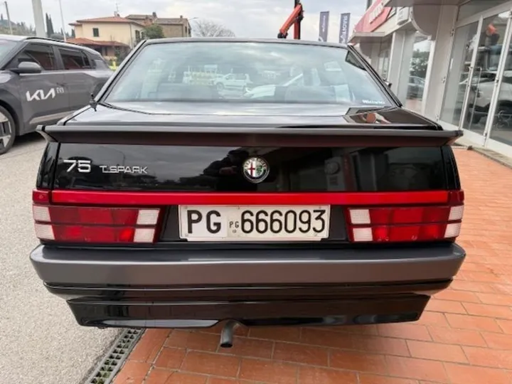 Alfa Romeo 75