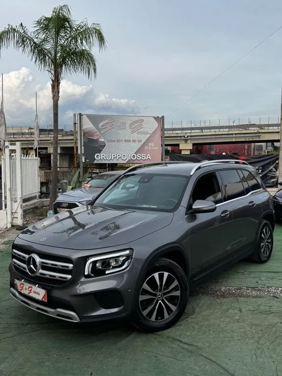 Mercedes-Benz GLB 220